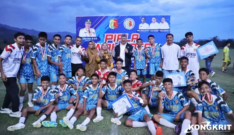 SMPN 2 Kota Solok Raih Juara Turnamen Sepakbola Wako Antar SMP Se-Kota Solok