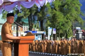 Bupati Pasaman, Sabar AS memimpin apel organik seluruh ASN di halaman Kantor Bupati Pasaman pada Senin, 25 November 2024.