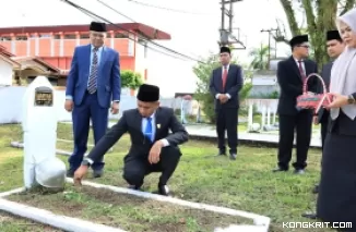 Peringati Hari Pahlawan, Pemko Pariaman Gelar Upacara Tabur Bunga di Taman Makam Pahlawan