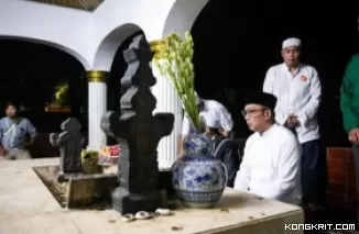 Ridwan Kamil Awali Hari Pencoblosan dengan Salat Subuh Berjamaah dan Ziarah Makam Pangeran Jayakarta