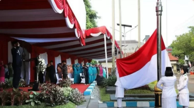 Pemkab Tulungagung gelar upacara peringatan hari ibu dan hari bela bangsa di halaman Pemkab setempat