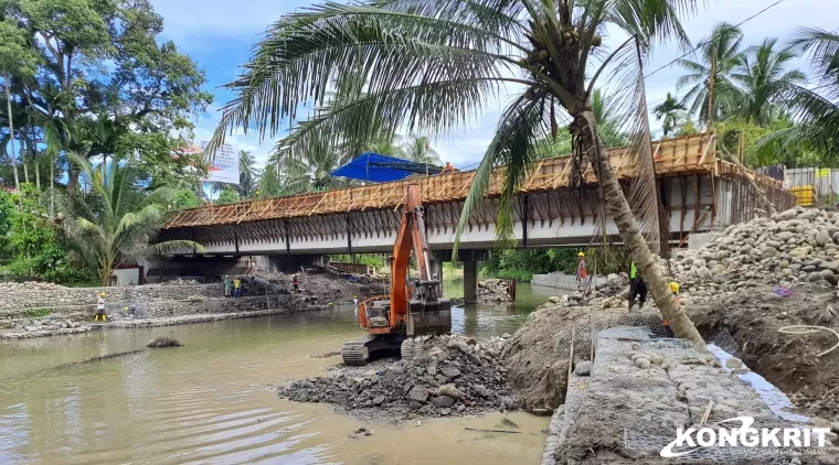 Jembatan Kiambang yang dikerjakan PT. Arupadhatu Adisesanti senilai Rp. 24 Miliar