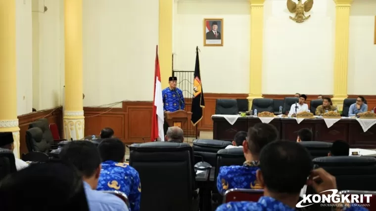 Pj Wali Kota Pariaman Sampaikan Pendapat Akhir atas Persetujuan DPRD terhadap APBD 2025