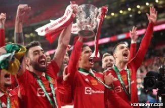 Akun Instagram Manchester United Unggah Postingan Trofi dan Es Teh, Jadi Viral di Indonesia