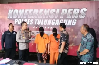 Kapolres Tulungagung saat memintai keterangan kepada kedua tersangka pemerkosa DV dan AK