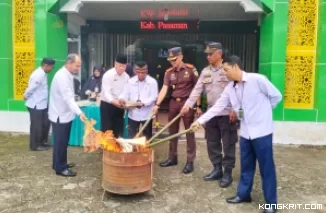 Kemenag Pasaman Musnahkan Ribuan Buku Nikah Kadaluarsa untuk Cegah Penyalahgunaan