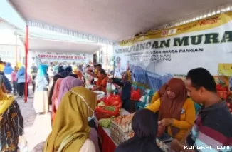 DKP Tulungagung gelar Gerakan Pangan Murah di halaman kantor Desa Tanjungsari Kecamatan Boyolangu