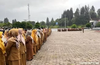 Sekda Medison Pimpin Apel Gabungan di Pemerintah Kabupaten Solok