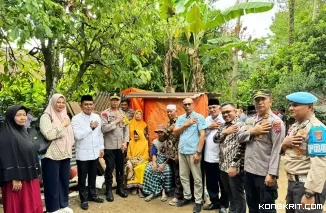 Wakil Bupati dan Kapolres Solok Serahkan Bantuan Bedah Rumah Tak Layak Huni