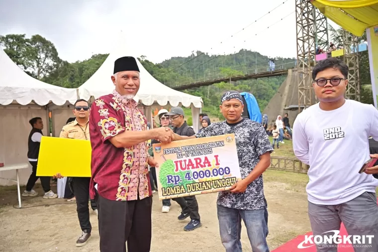 Gubernur Sumbar Ikuti Festival Durian Solok Selatan Sebagai Ajang Promosi Potensi Lokal