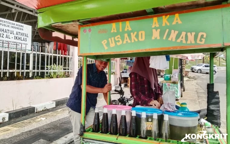 Kisah Sederhana di Balik Segelas Agar-Agar, Ketekunan Penjual Minuman di Muaro Sijunjung