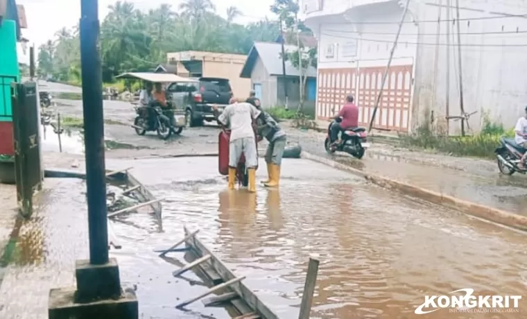 Koperasi Brother Perbaiki Jalan Rusak di Bagan Barat untuk Kenyamanan Masyarakat