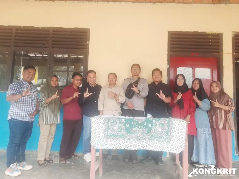 Medco E&amp;P Serahkan Bantuan Renovasi Atap SMAN 2 Batang Hari Leko di Lubuk Bintialo