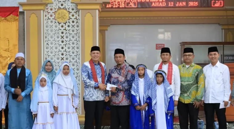 Meriahkan Khatam Al-Qur'an di Nagari Sundata Selatan, Bupati Sabar AS Ajak Masyarakat Ramaikan Masjid