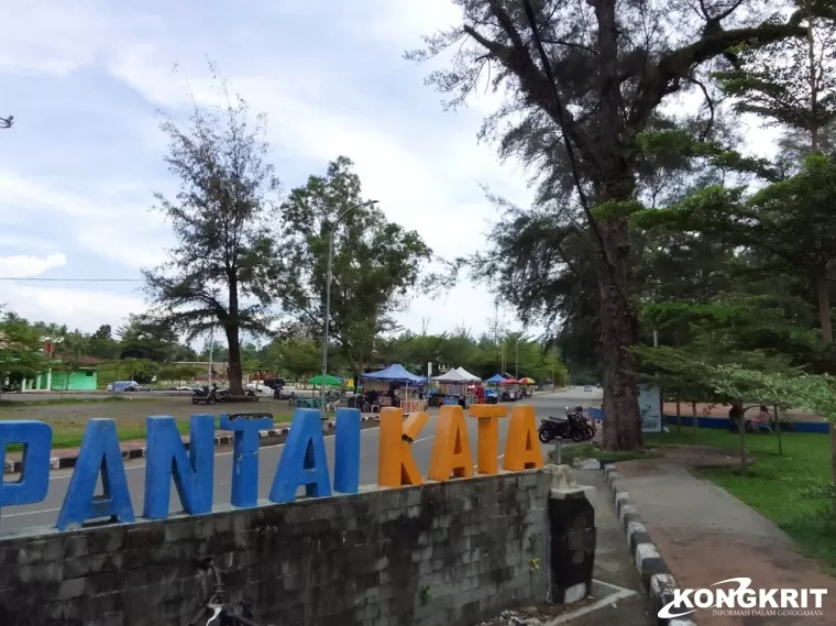 Pantai Kata Pariaman Sorotan Wisatawan, Menjadi Daya Tarik Utama saat Liburan