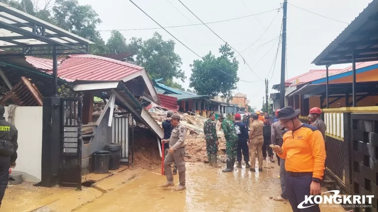 Polda Kepri Laksanakan Evakuasi Cepat Pasca Tanah Longsor di Tiban Koperasi