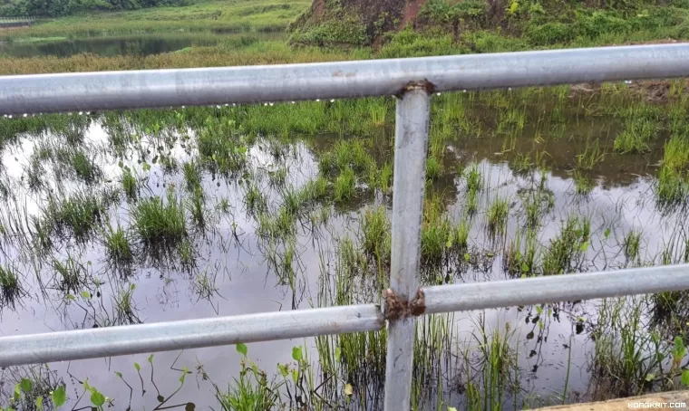 Pagar Embung Batu Anyuik pengelasannya terkesan asal jadi, hitungan bulan sudah putus