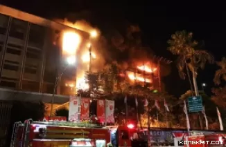 Gedung Glodok Plaza Jakarta Barat Terbakar, Beberapa Warga Terjebak dan Minta Tolong