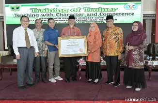 Gubernur Mahyeldi Buka Pelatihan Mengajar Berbasis Growth Mindset untuk Guru SMA 1 Bukittinggi