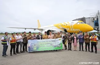 Gubernur Mahyeldi Sambut Penerbangan Perdana Rute Padang-Singapura oleh Scoot Airlines