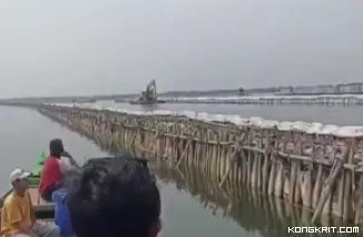 Pagar Laut Misterius Juga Ditemukan di Pesisir Bekasi, Dilengkapi Alat Berat