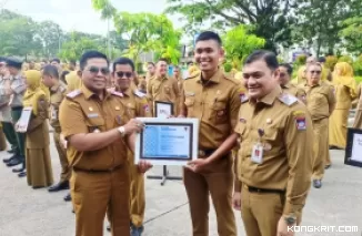 Sebanyak 14 ASN di Lingkungan Balai Kota Padang Terima Penghargaan Pegawai Terbaik