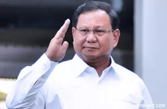 Tantangan 100 Hari Pemerintah Prabowo-Gibran di Balik Penurunan Biaya Haji 2025