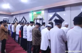 Wali Kota Solok Laksanakan Safari Subuh Awal Tahun 2025 di Masjid Babussallam