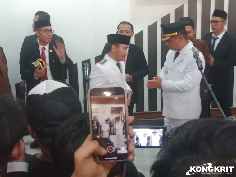 Ade Kuswara dan Asep Surya Atmaja Resmi Dilantik Sebagai Bupati dan Wakil Bupati Bekasi Periode 2025-2030