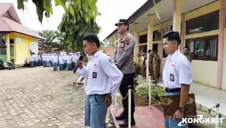 Kapolsek Pancung Soal Pimpin Upacara Bulanan di SMK N 1 Pancung Soal, Berikan Pesan Pencegahan Kenakalan Remaja