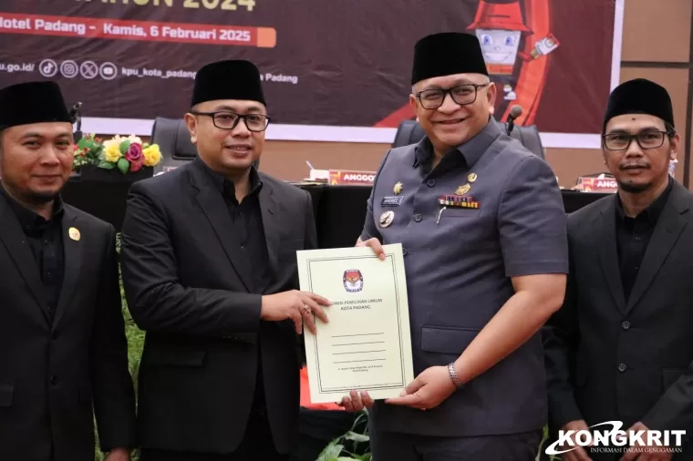 KPU Kota Padang Tetapkan Fadly Amran-Maigus Nasir sebagai Walikota dan Wakil Walikota Terpilih 2025-2030