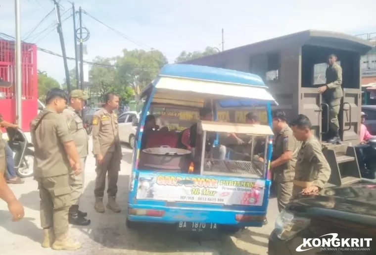 Satpol PP Padang Gencar Tertibkan PKL yang Langgar Aturan di Kawasan Publik