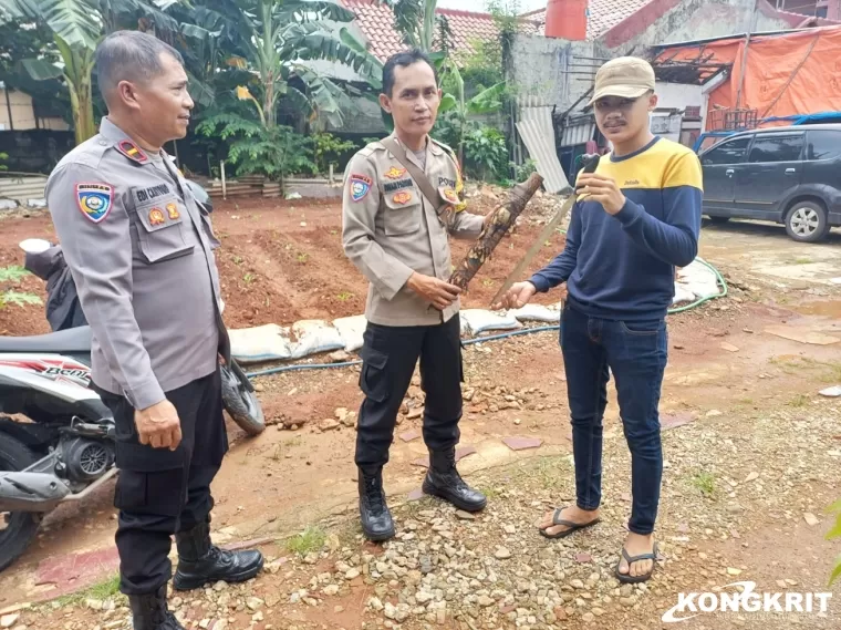 Warga Bintara Jaya Serahkan Senjata Tajam sebagai Dukungan untuk Cegah Tawuran Remaja