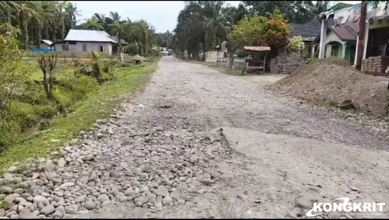 Warga Tluk Amplu Keluhkan Jalan Rusak 20 Tahun, Akses Ekonomi dan Pendidikan Terancam