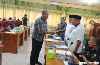 Forum Eks Tenaga Harian Lepas (THL) Nagekeo Serahkan Empat Poin Tuntutan kepada DPRD Nagekeo