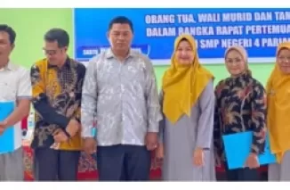 Plt. Kadisdikpora Kota Pariaman Lantik Komite Sekolah SMP 4 Pariaman Periode 2025-2028