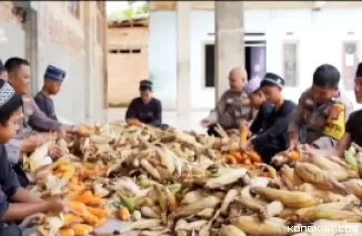 Polsek Palupuh Bersinergi dengan Ponpes Darul Ulum Alfalah Tanam Jagung dalam Mendukung Program Swasembada Pangan Nasional