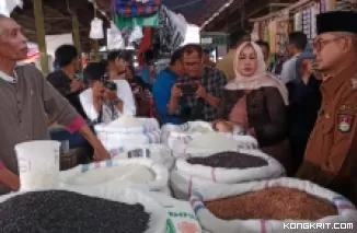 Wakil Wali Kota Bukittinggi Ibnu Asis Pantau Harga Pasar Menjelang Ramadhan 1446 H