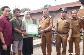 Wawako Payakumbuh Serahkan Bantuan untuk Korban Kebakaran di Jalan Pacuan