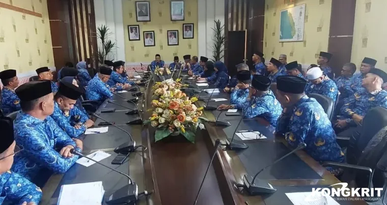 Bupati Pesisir Selatan Pimpin Rapat Perdana, Tekankan Pentingnya Media Massa dan Percepatan Target 100 Hari