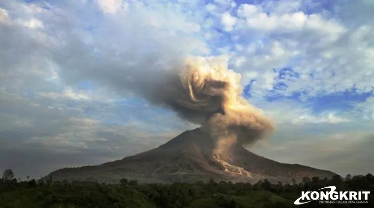 Gunung Raung Erupsi, Abu Vulkanik Membumbung 1.500 Meter