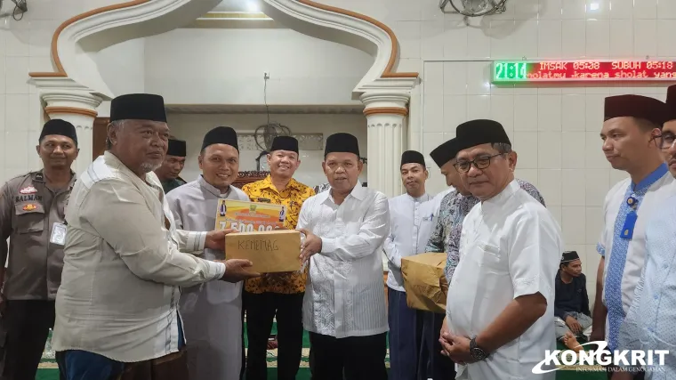 Hari Kedua Kunjungan Safari Ramadhan, Bupati Padang Pariaman Pimpin Shalat Isya dan Ajak Masyarakat Bersama Bangun Daerah