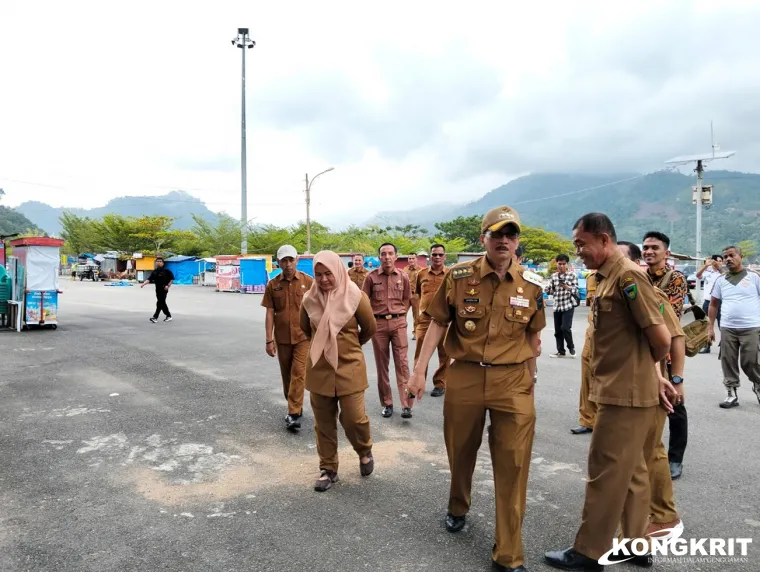 Jelang Lebaran 2025, Pemkab Pesisir Selatan Rampungkan Perbaikan Masjid Terapung di Pantai Carocok