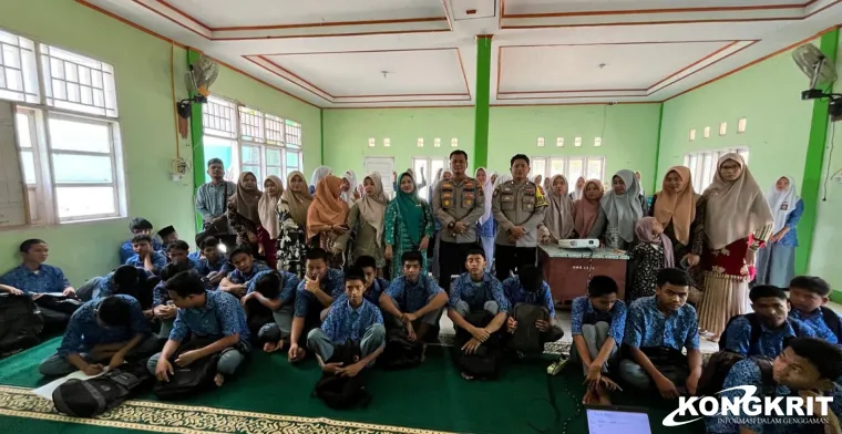 Kapolsek Pancung Soal Berikan Penyuluhan Bahaya Narkoba dan Kenakalan Remaja di SMA N 1 Airpura