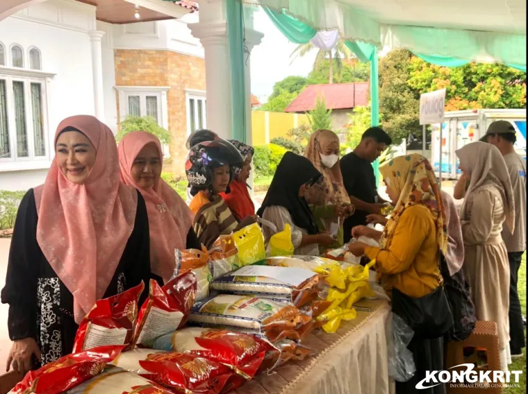 TP-PKK Pesisir Selatan Gelar Pasar Murah Ramadan, Warga Antusias Serbu Rumah Dinas Bupati