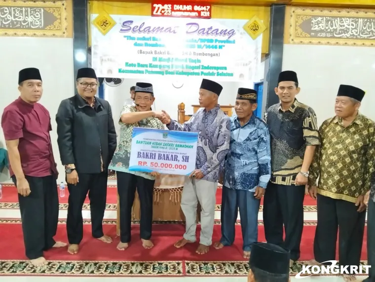 TSR Sumbar dan Anggota DPRD Bakri Bakar Laksanakan Safari Ramadan di Pesisir Selatan