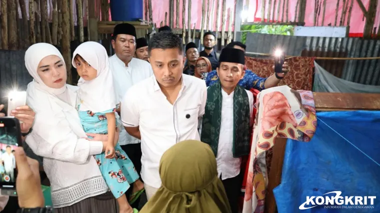 Wagub Sumbar Kunjungi Masjid Raya Badano dan Serahkan Bantuan dalam Safari Ramadhan di Pariaman