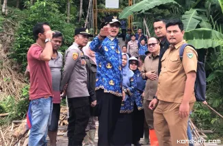 Bupati Pesisir Selatan Tinjau Jembatan Putus Akibat Banjir Bersama Komisi VIII DPR RI