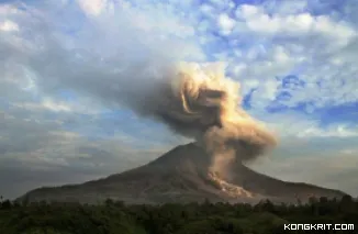 Gunung Raung Erupsi, Abu Vulkanik Membumbung 1.500 Meter