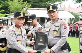 Kapolres Agam AKBP Muhammad Agus Hidayat Terima Penghargaan atas Dedikasi dalam Gerakan Salat Subuh Berjamaah